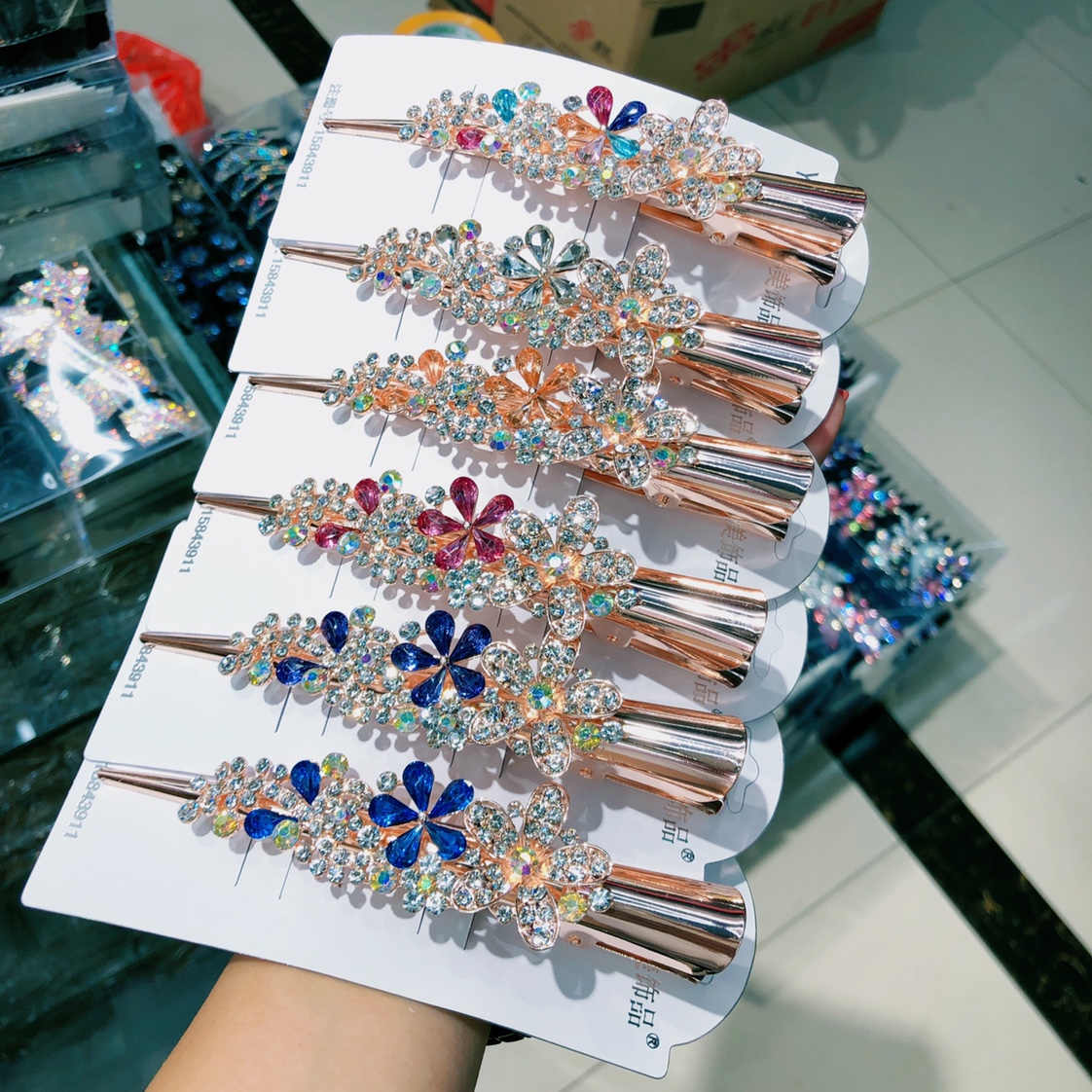 Explosive Crystal Tight Diamond Horn Clip
