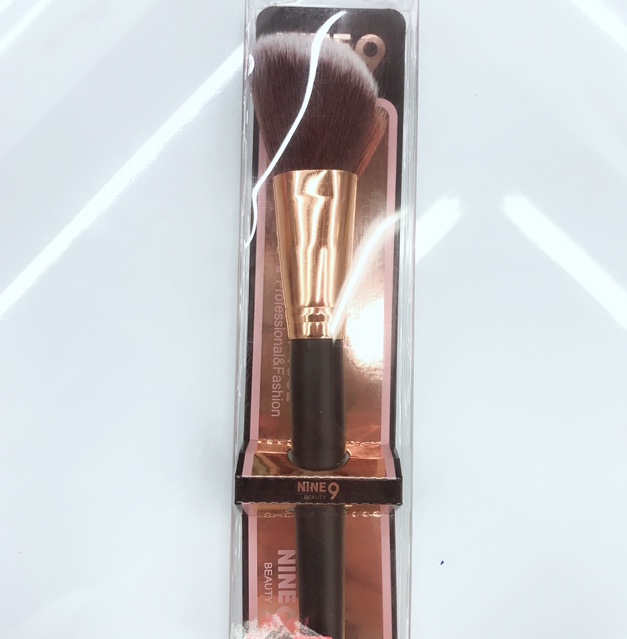Oblique makeup brush
