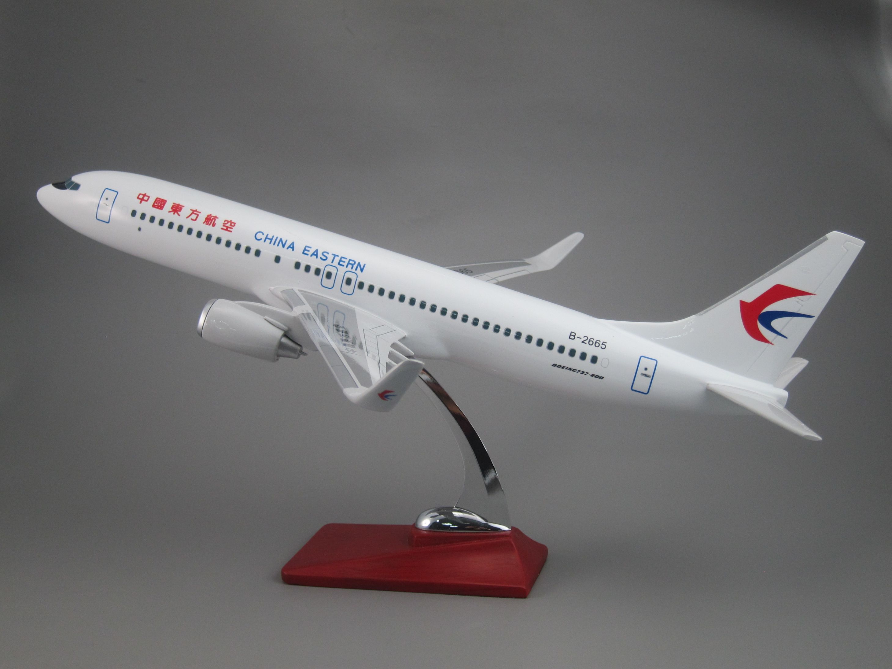 飞机模型（中国东方航空B737-800飞机）仿真飞机合成树脂飞机模型图