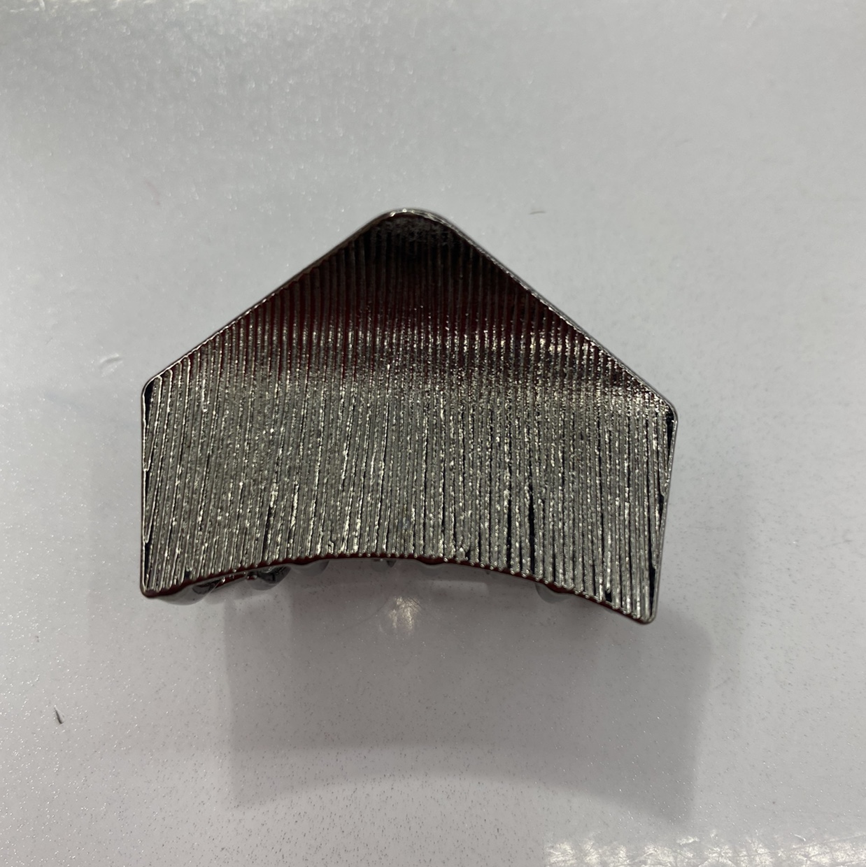 Small prismatic solid claws