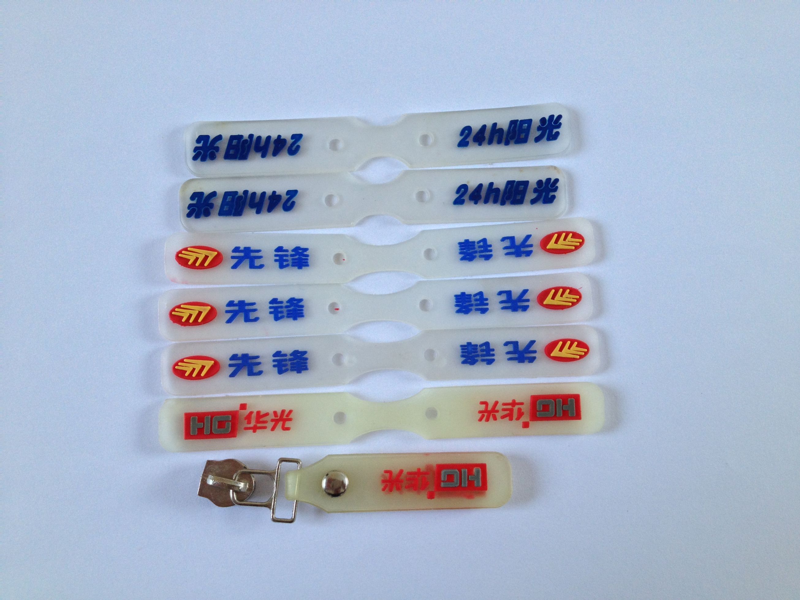 PVC outdoor injection molding soft plastic bag clothing string pull piece zip tail head 11