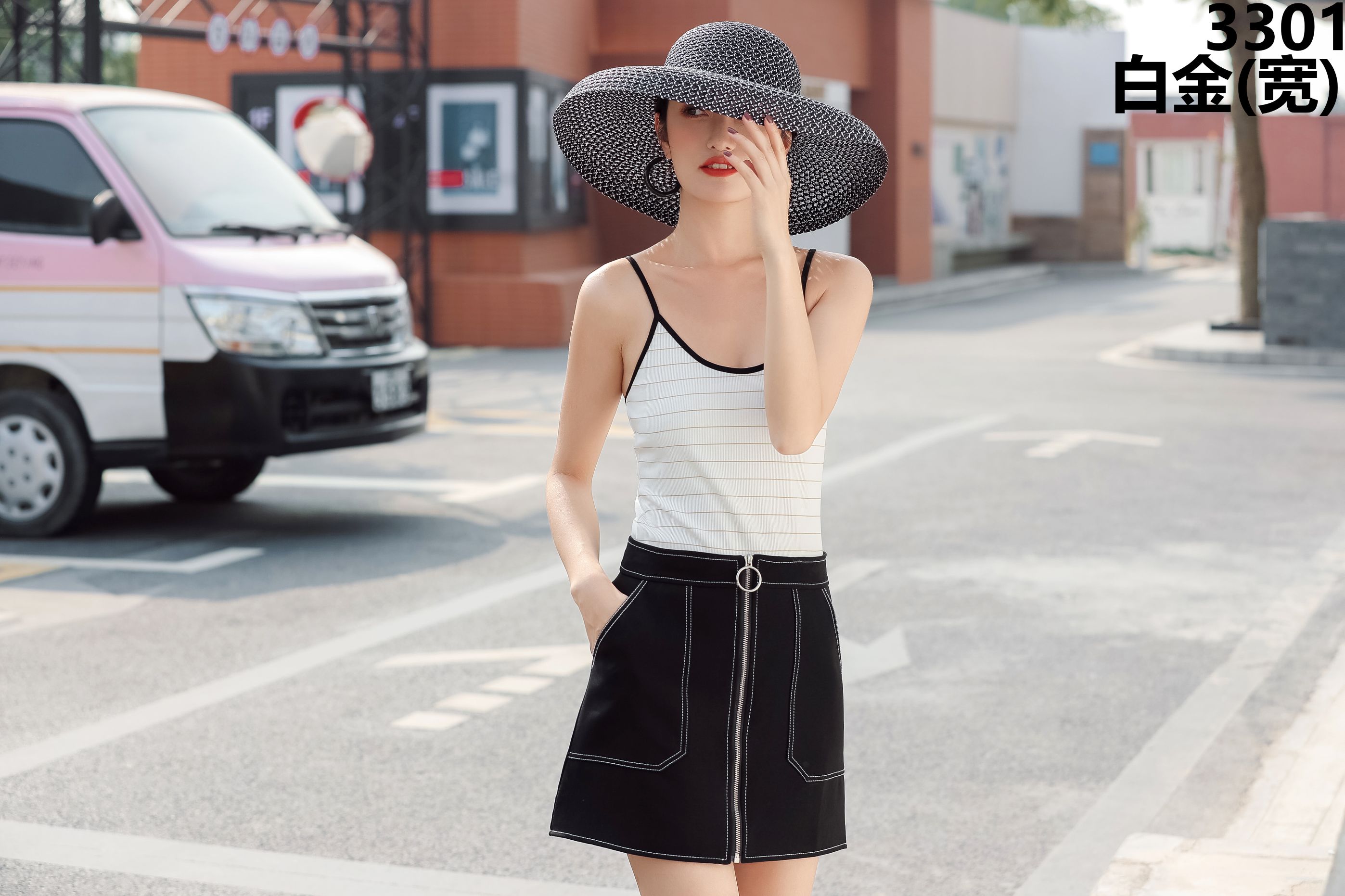 Imitation Silk Halter Women Feel Summer Loose Outside To Wear Sleeveless Bottom Small Vest Network Red Inside The Tide