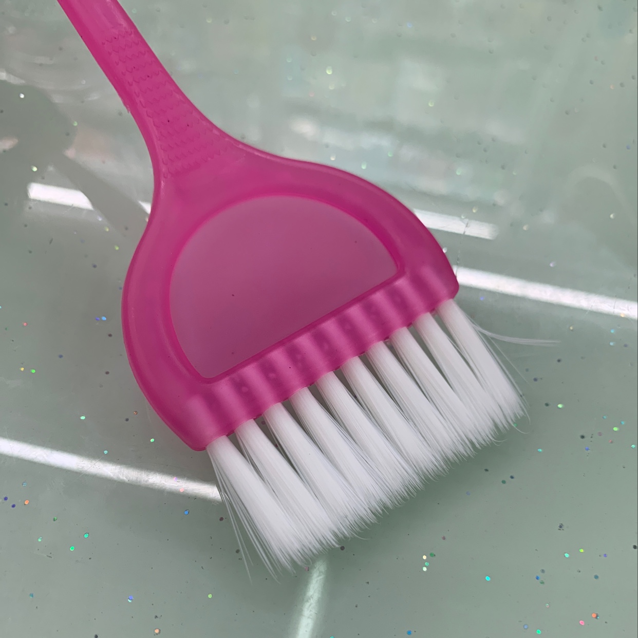 CY-B002 Colored White Bristle Hair Dyeing and Oiling Brush Specification image