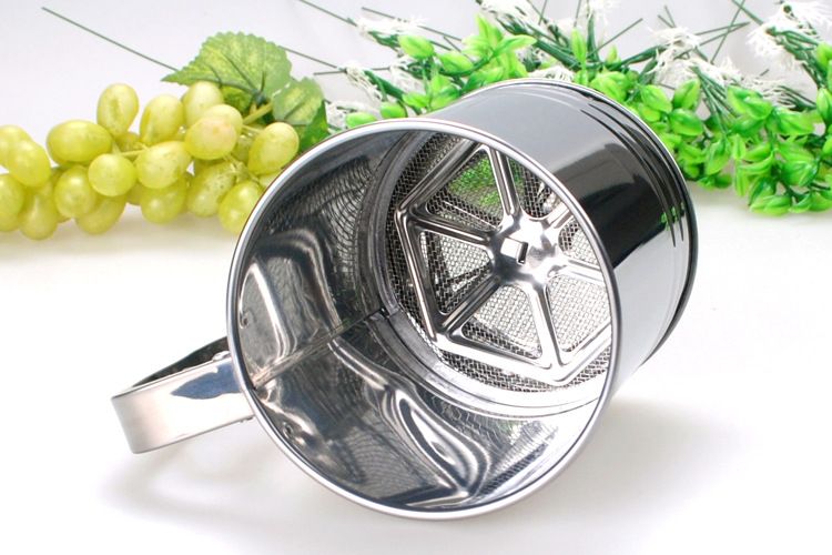 Factory direct sales of medium-sized double-layer flour sieves, stainless steel flour sieves, cups, powder filters and baking tools details Picture