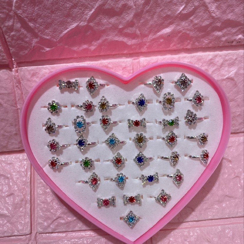Children's 36-piece alloy ring, heart-shaped box packaged brick ring details Picture