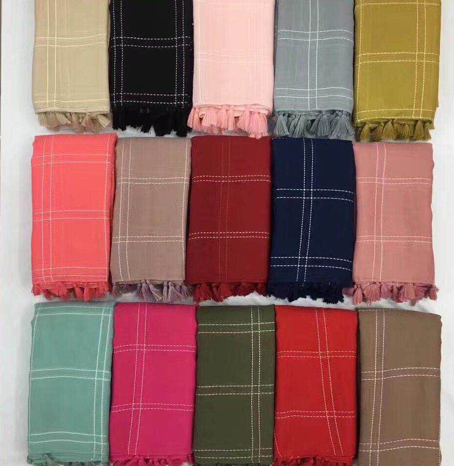 Gold scarf
Autumn/winter Korea versatile check tassel scarf thumbnail
