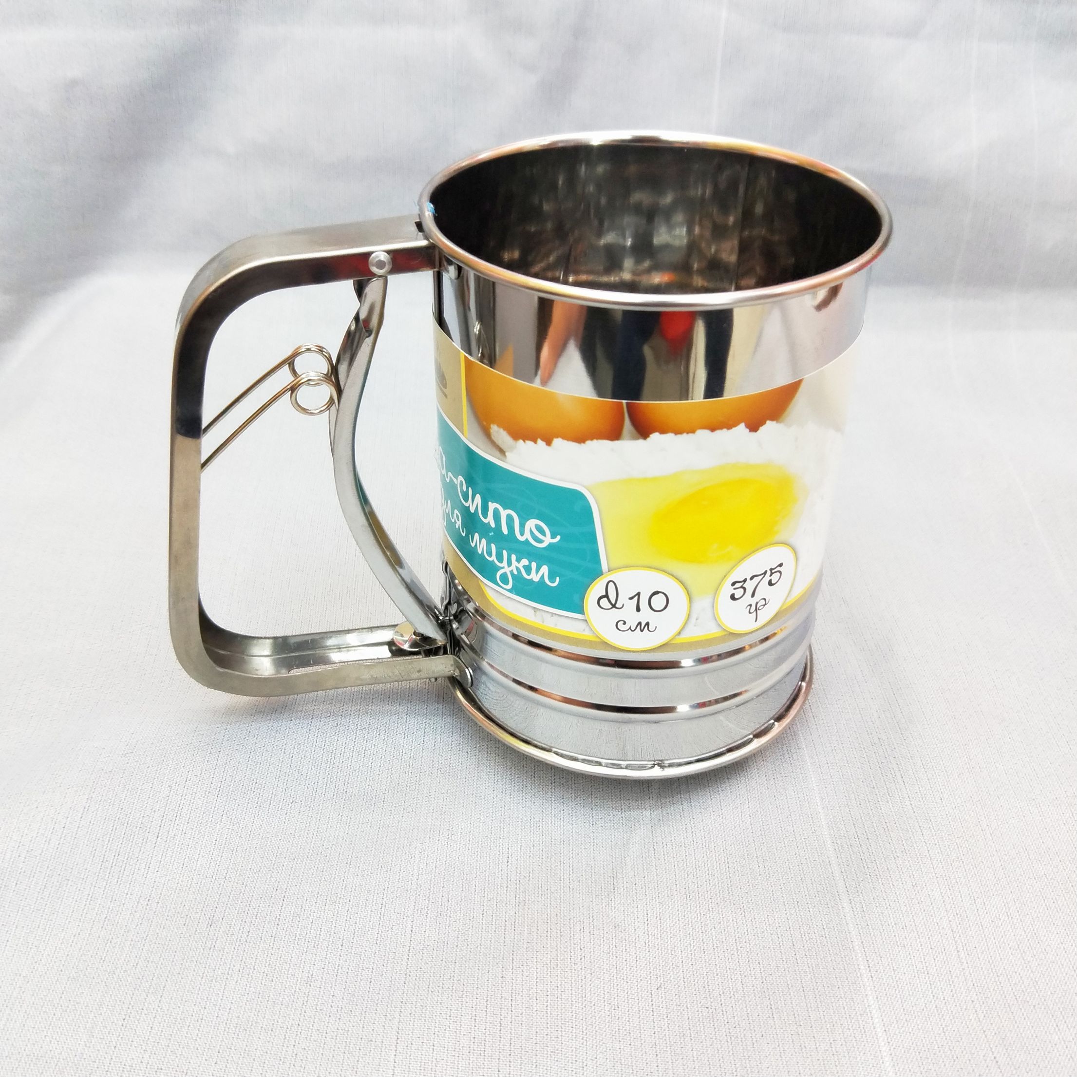 Factory direct sales of medium-sized double-layer flour sieves, stainless steel flour sieves, cups, powder filters and baking tools Application Scenario