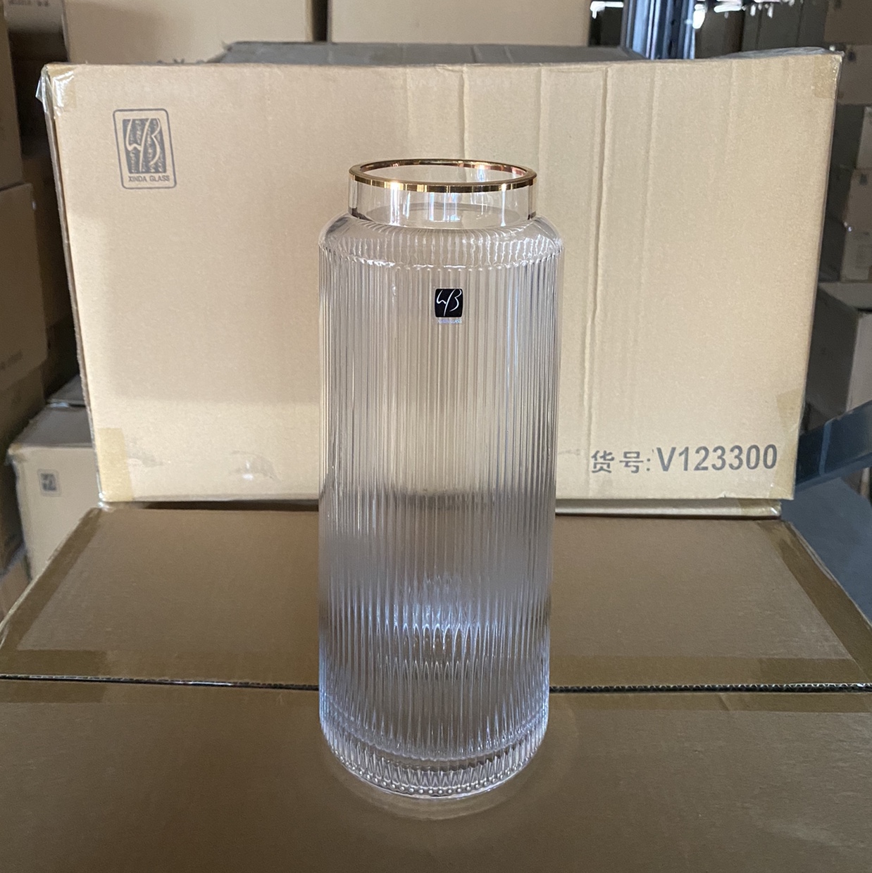 Nordic minimalist and light luxury style hand-painted vertical striped transparent glass vases, creative flower arrangement decorative items for living room model rooms, factory direct sales and wholesale Application Scenario