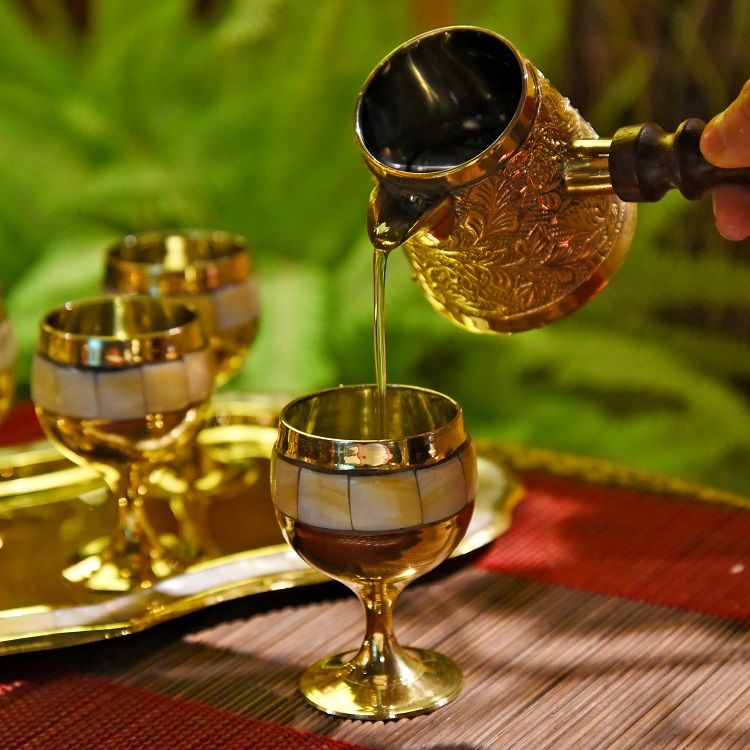 黄铜嵌贝壳小号酒杯黄铜嵌贝壳印度进口家居餐桌茶几摆件产品图