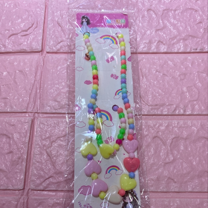 A two-piece set of children's colorful necklace, heart-shaped solid color necklace and bracelet, warm and cozy