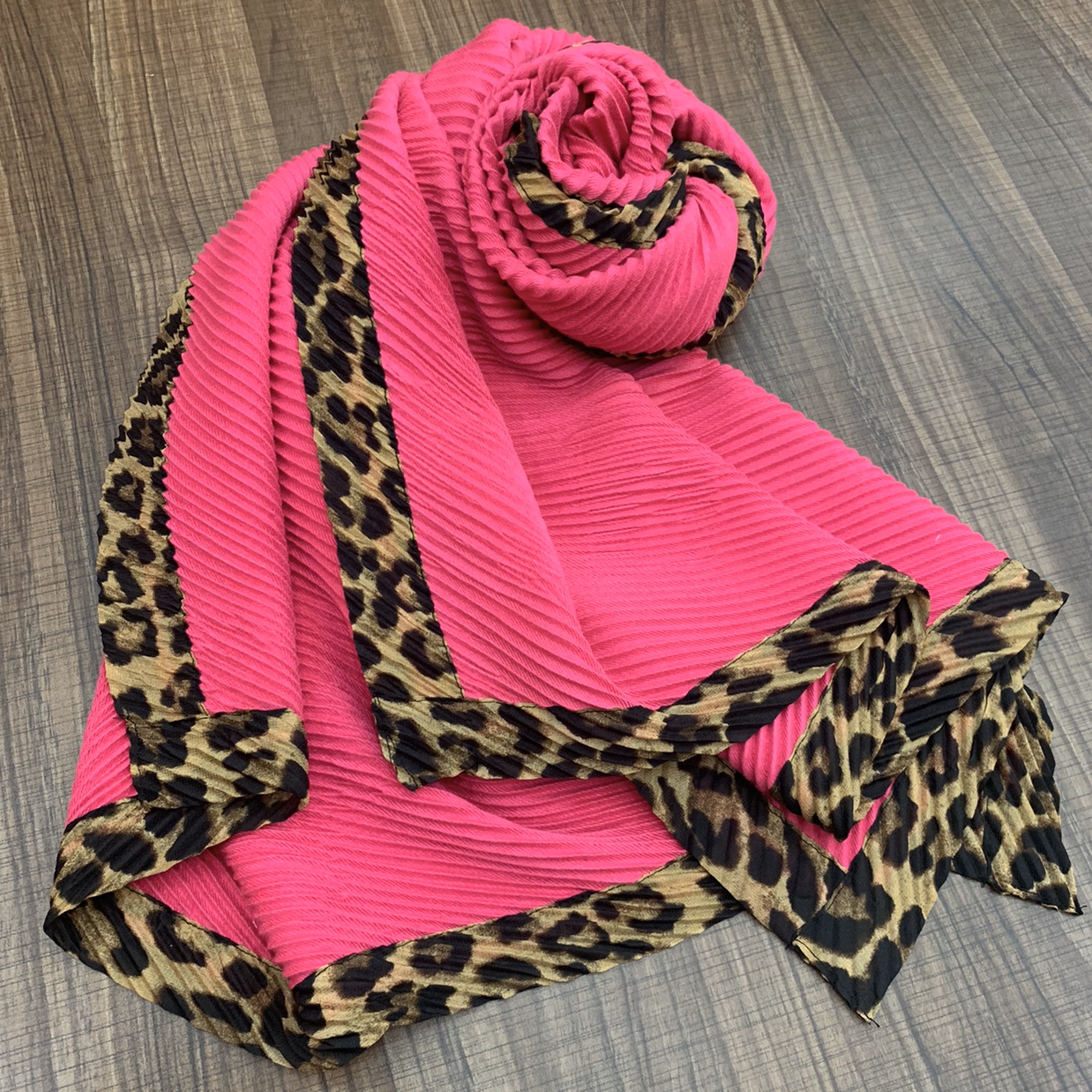 The Golden scarf is a popular faux cashmere fringed, fashionable and versatile two-in-one scarf Item Picture