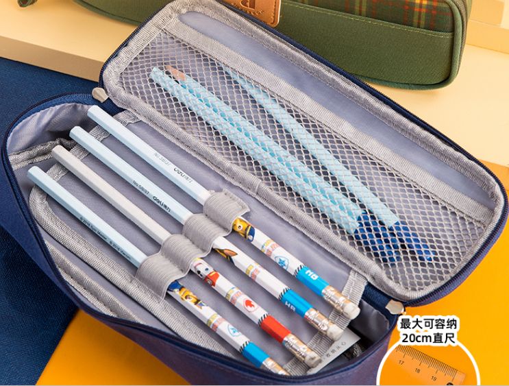 格纹英格兰时尚笔袋 加厚牛津布PU变色徽章拼接文具批发产品图