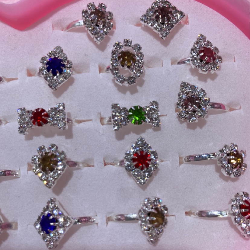 Children's 36-piece alloy ring, heart-shaped box packaged brick ring Item Picture