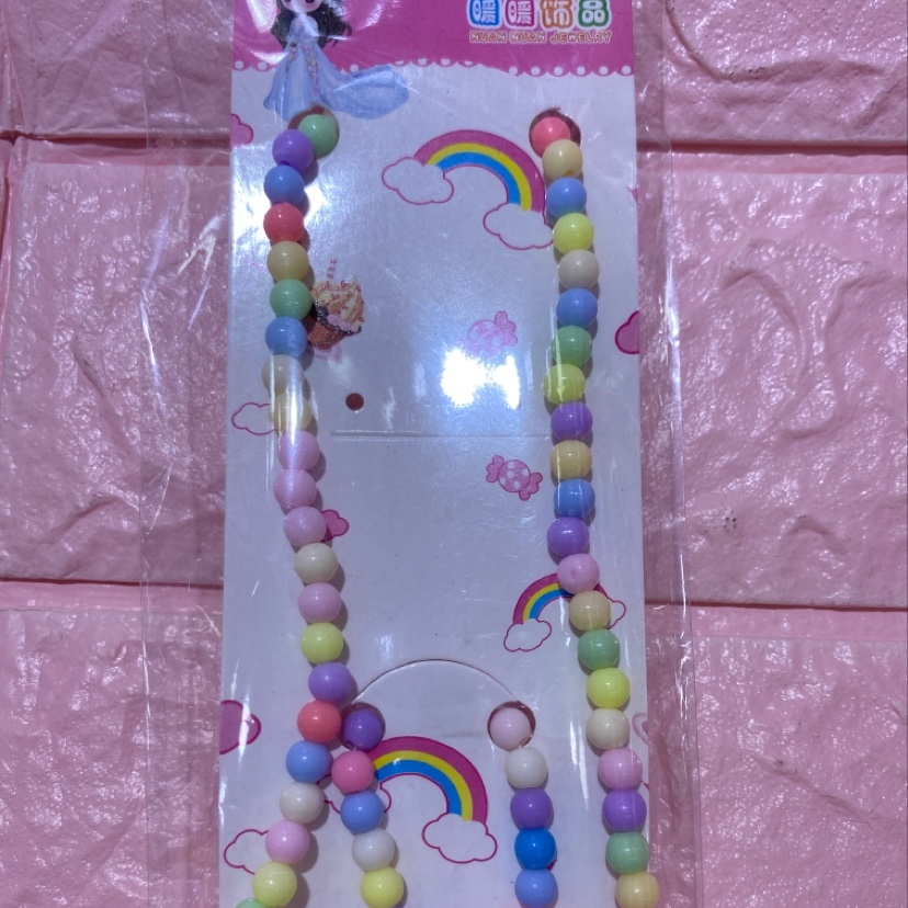 A two-piece set of children's colorful beaded necklace, bow tie necklace and bracelet, warm and cozy Item Picture