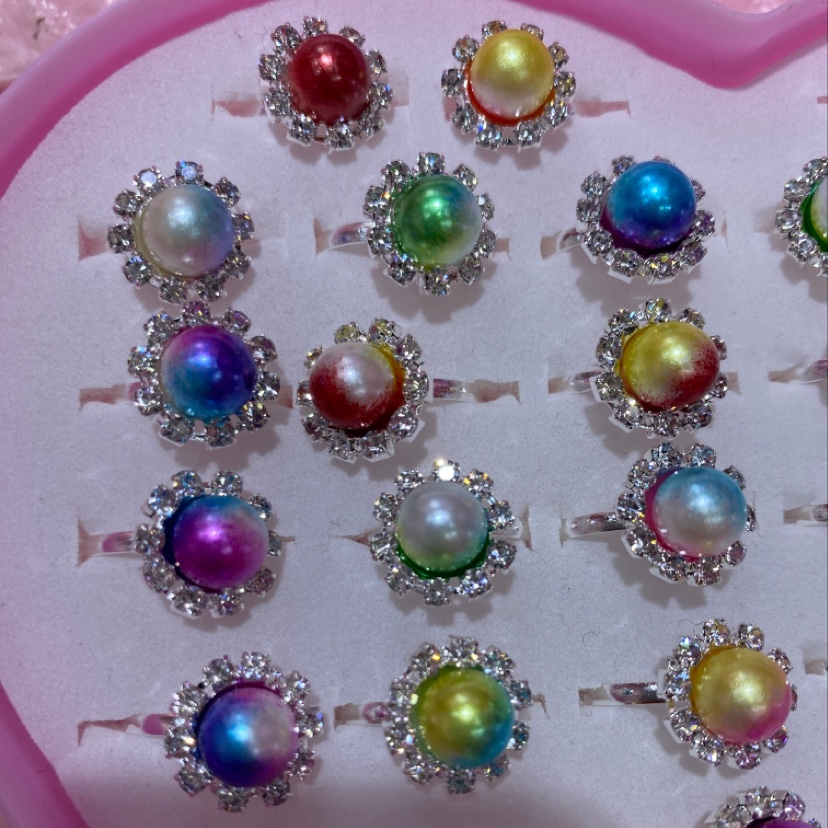 Children's 36-piece alloy ring, heart-shaped box packaging, pearl ring style, warm and cozy Application Scenario