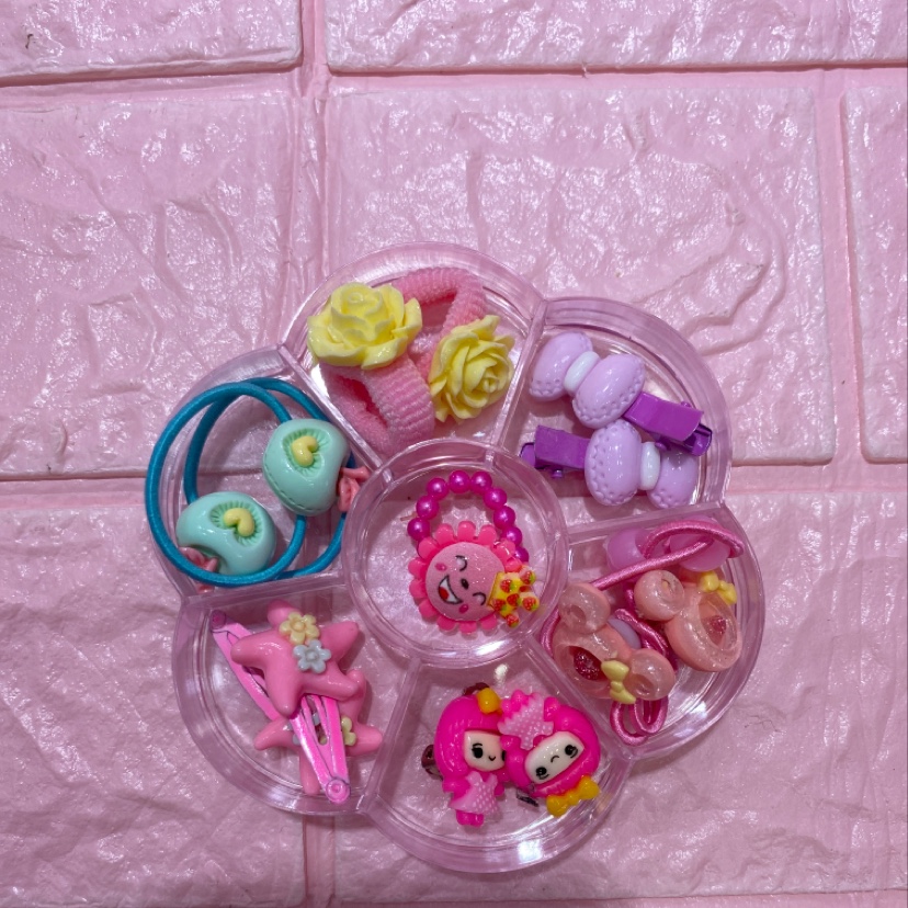 The children's plum blossom box set, ring, rubber band clip and ear clip series are cute, fashionable and warm details Picture