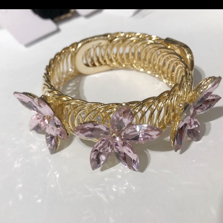 Crystal spring bracelet, Korean style fashionable Swarovski crystal bracelet, European and American bestseller jewelry Application Scenario