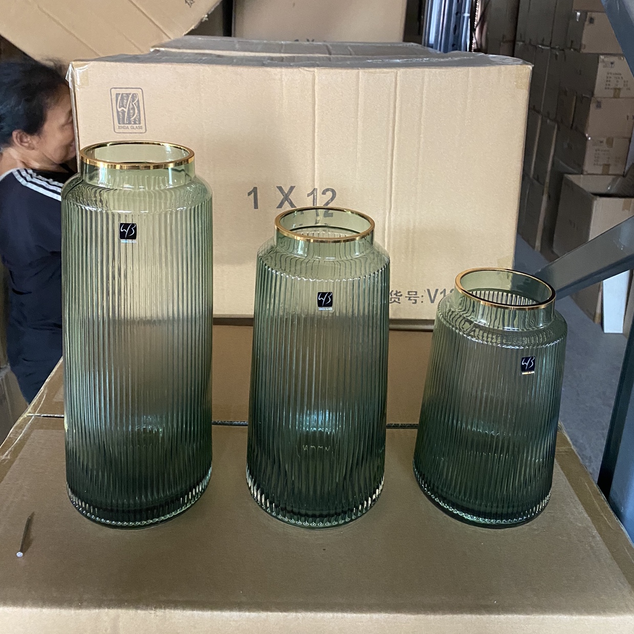 Nordic minimalist and light luxury style hand-painted vertical striped transparent glass vases, creative flower arrangement decorative items for living room model rooms, factory direct sales and wholesale Specification image