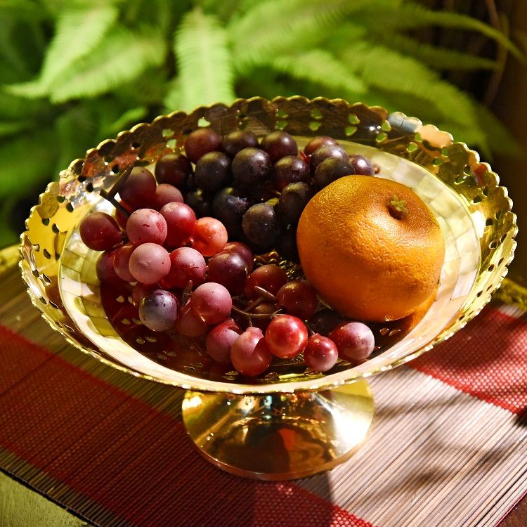 Brass shell inlaid fruit plate, Indian imported metal fruit plate, for villa home decoration, table and coffee table ornaments detail image 2