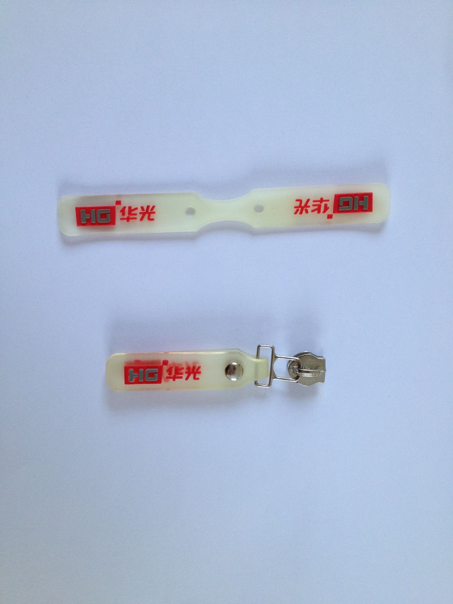 PVC outdoor injection molding soft plastic bag clothing string pull piece zip tail head 6