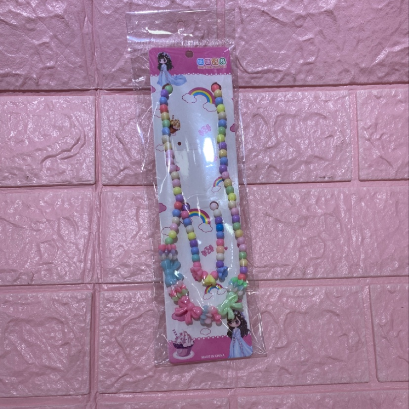 A two-piece set of children's colorful beaded necklace, bow tie necklace and bracelet, warm and cozy Specification image