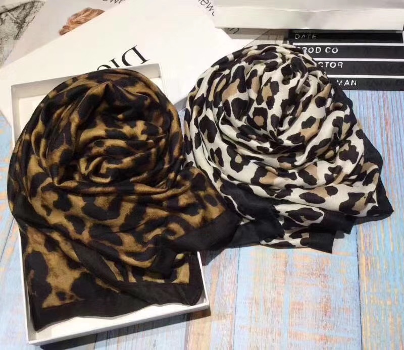 Gold scarf
Cotton and hemp leopard grain joker fashion leisure manufacturer offers directly