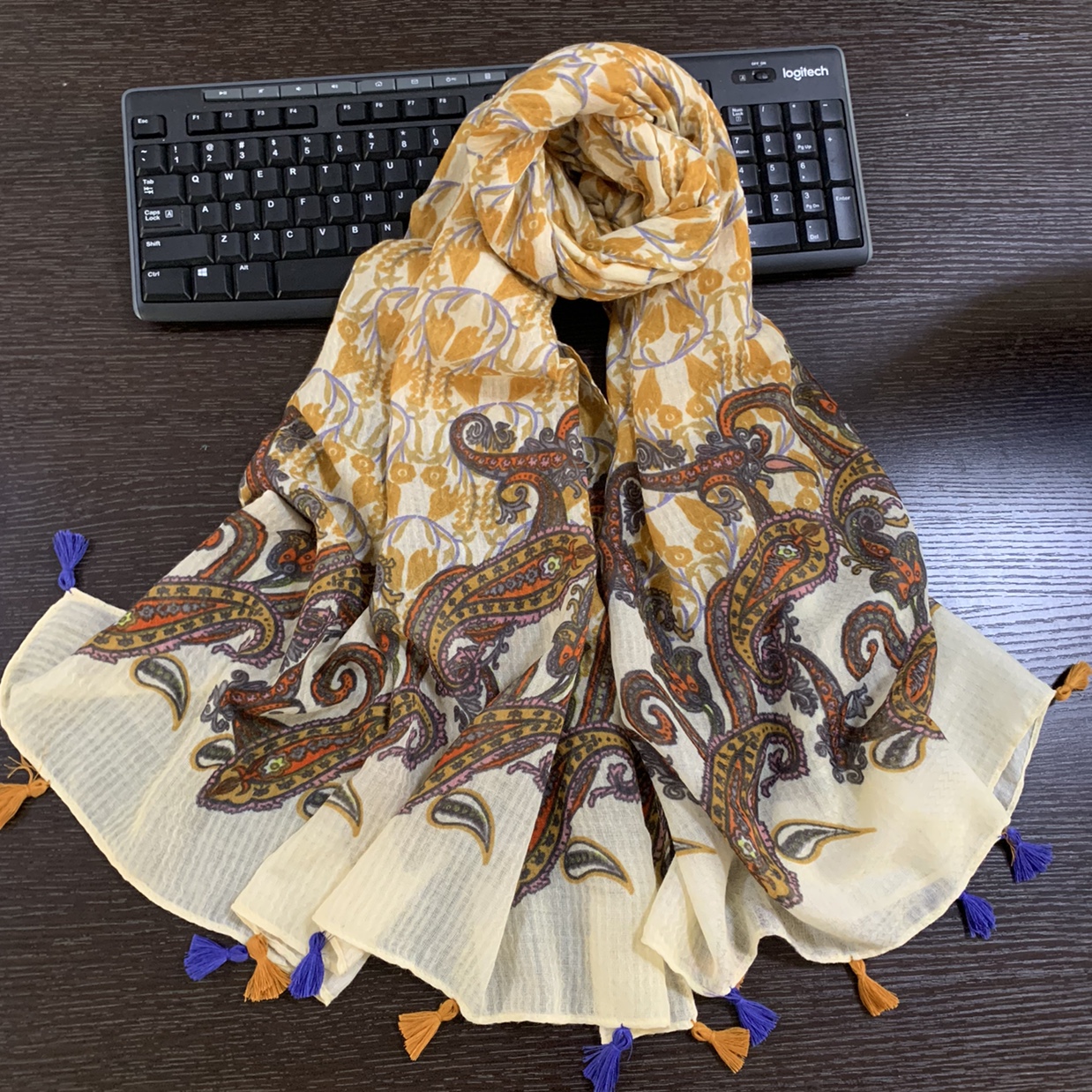 وشاح الذهب، خريف وشتاء عام 2020 Item Picture