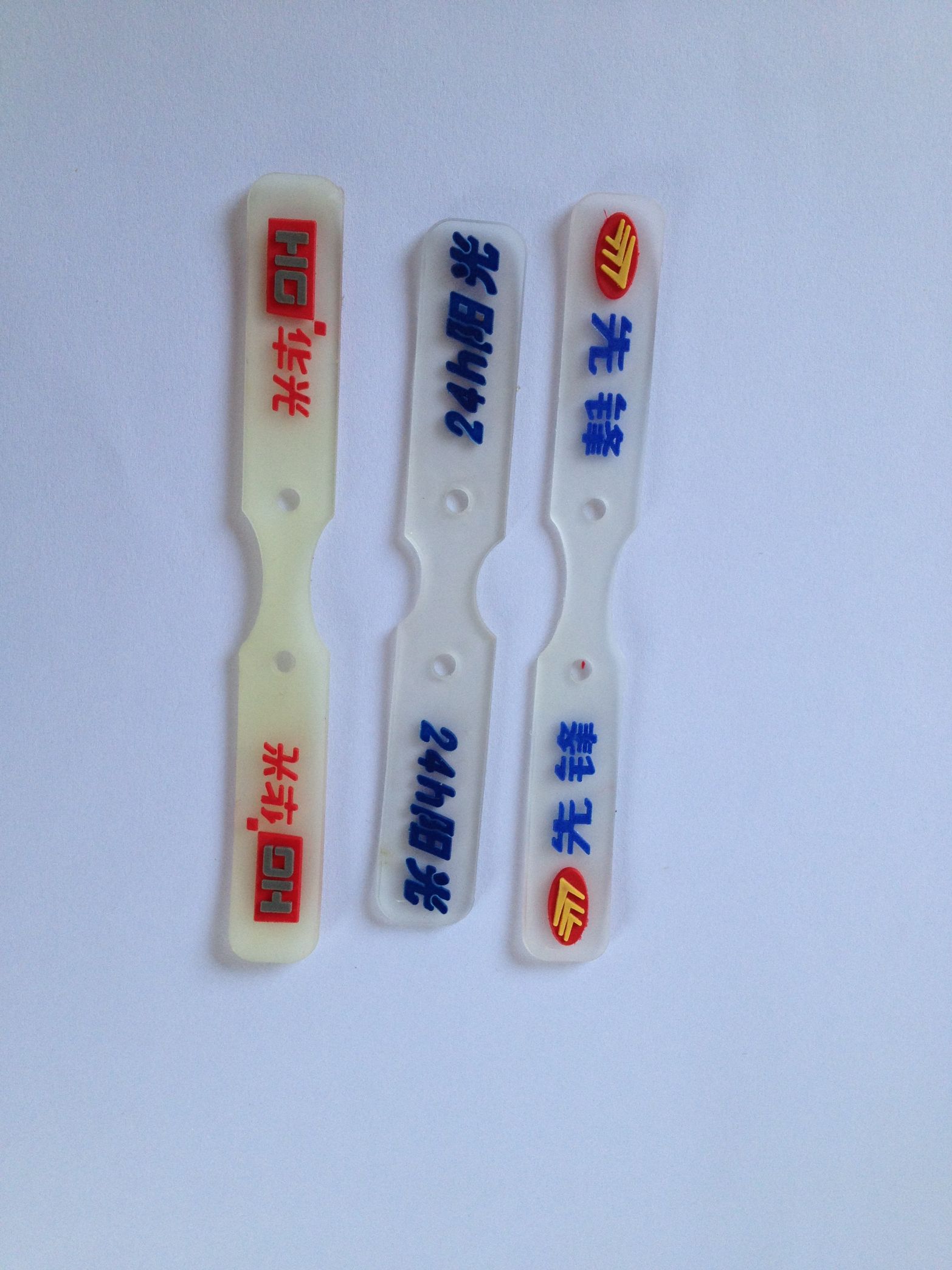 PVC outdoor injection molding soft plastic bag clothing string pull piece zip tail head 5