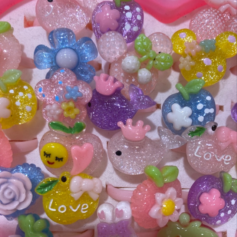 36 transparent rings in a heart-shaped box, warm and cozy Application Scenario