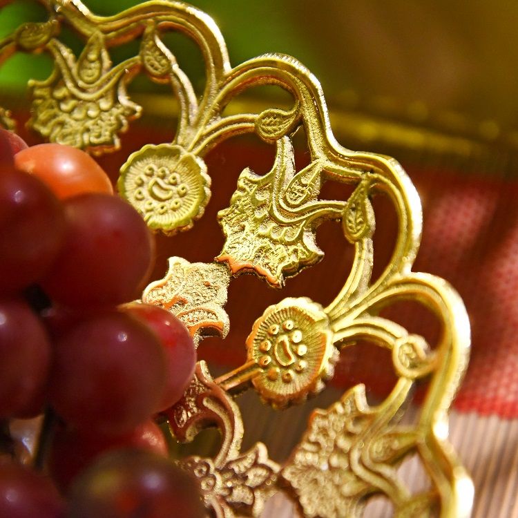 Brass shell inlaid hollowed-out fruit plate, imported metal fruit plate from India, home decoration, table and coffee table ornaments Specification image