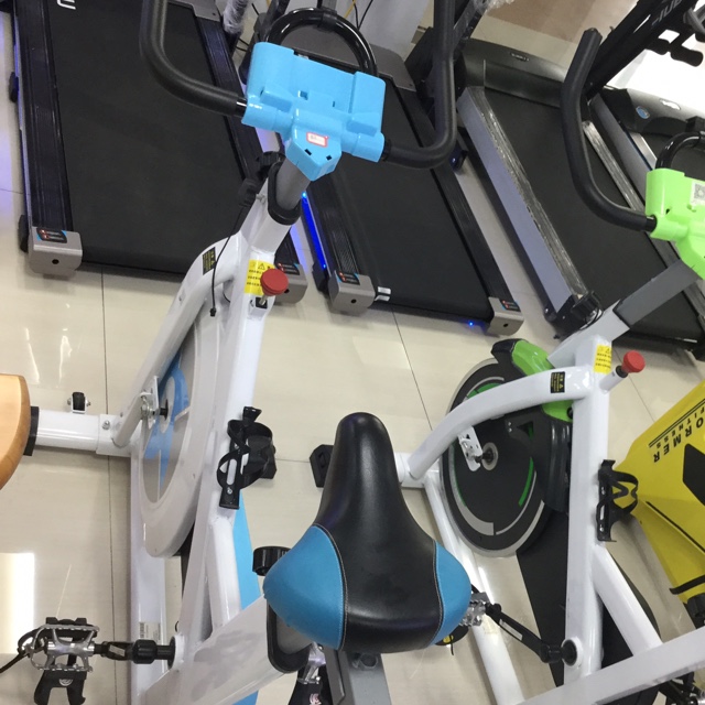 动感单车家用室内健身车健身房器材脚踏运动自行车图