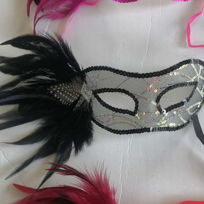 Wholesale of exquisite masks and party supplies for carnival balls Specification image