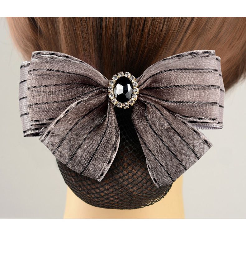 The new nurse's headpiece is exquisite. The professional bun with a net pocket at work is simple. The flight attendant's lace is high-end, elegant and fresh