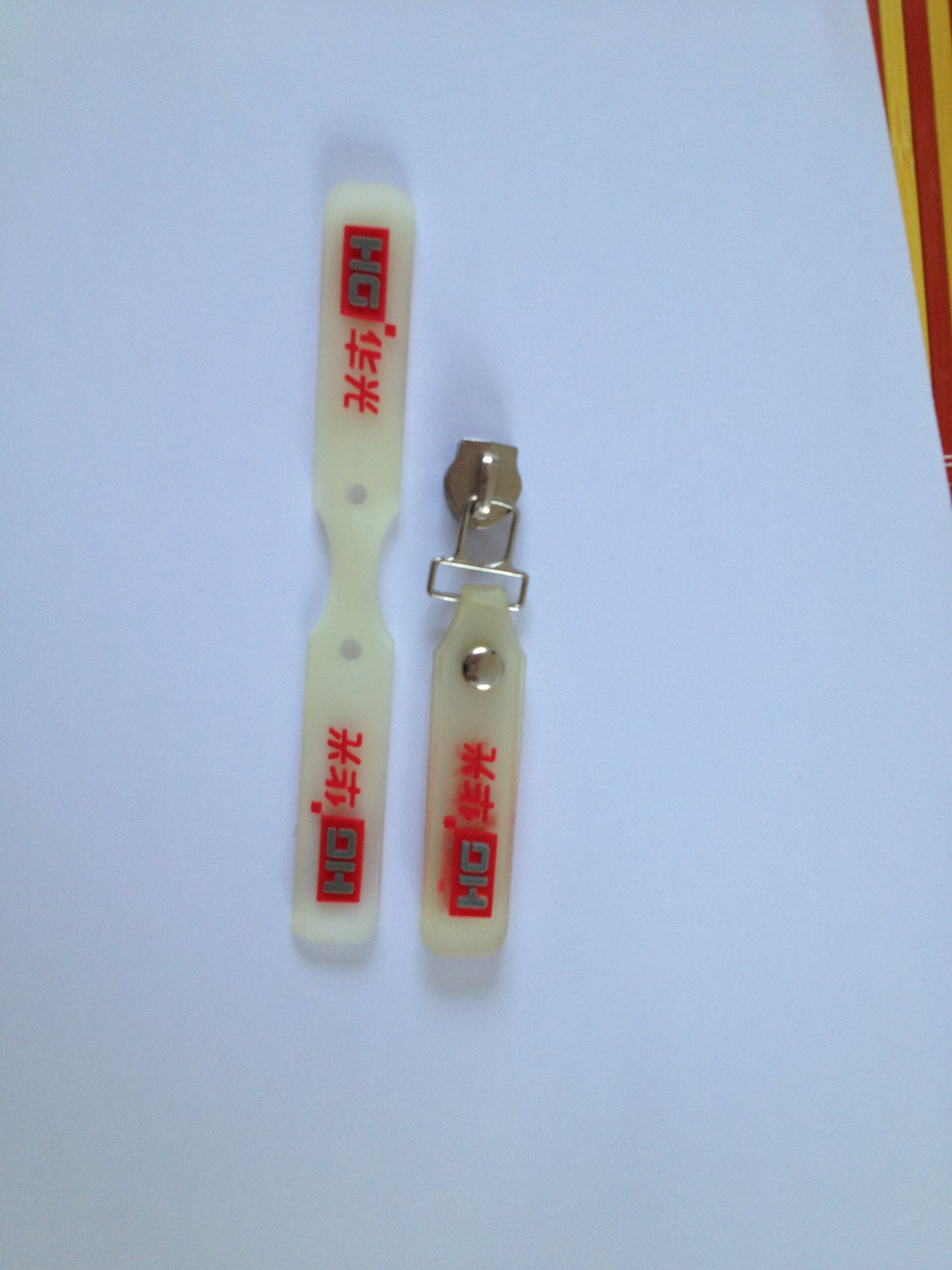 PVC outdoor injection molding soft plastic bag clothing string pull piece zip tail head 8