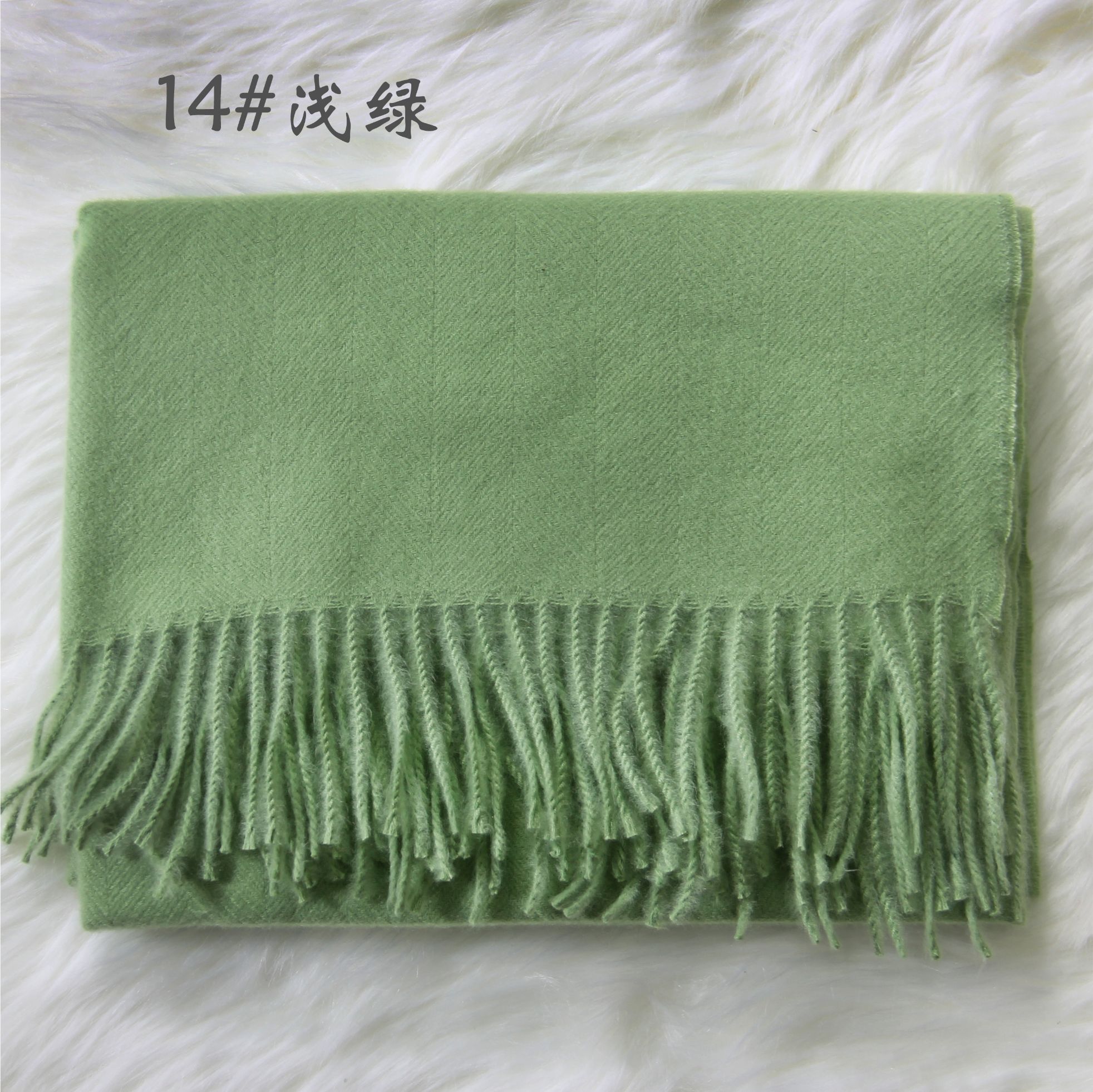 14. Long towel in solid color with light green temperament thumbnail