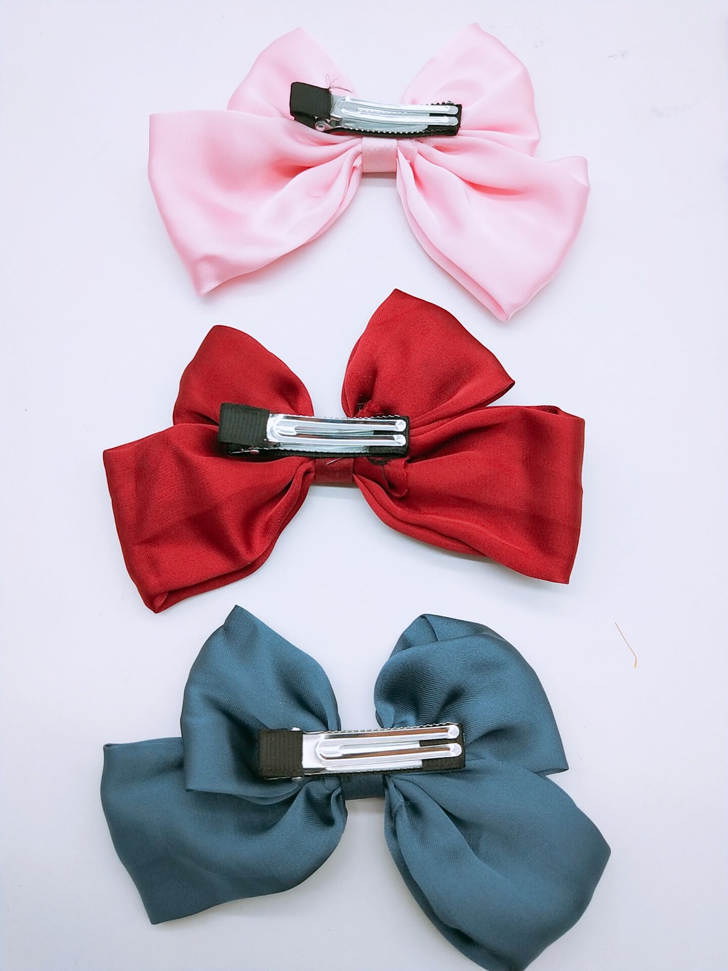 New Korean-style, fresh and trendy Japanese-style Korean college silk satin horizontal clip spring clip bow solid color hair clip Specification image