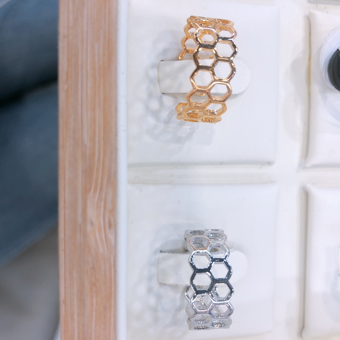 Honeycomb Open Ring Internet Red With The Same Explosive