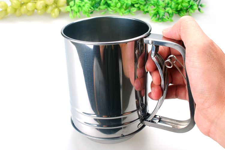 Factory direct sales of medium-sized double-layer flour sieves, stainless steel flour sieves, cups, powder filters and baking tools