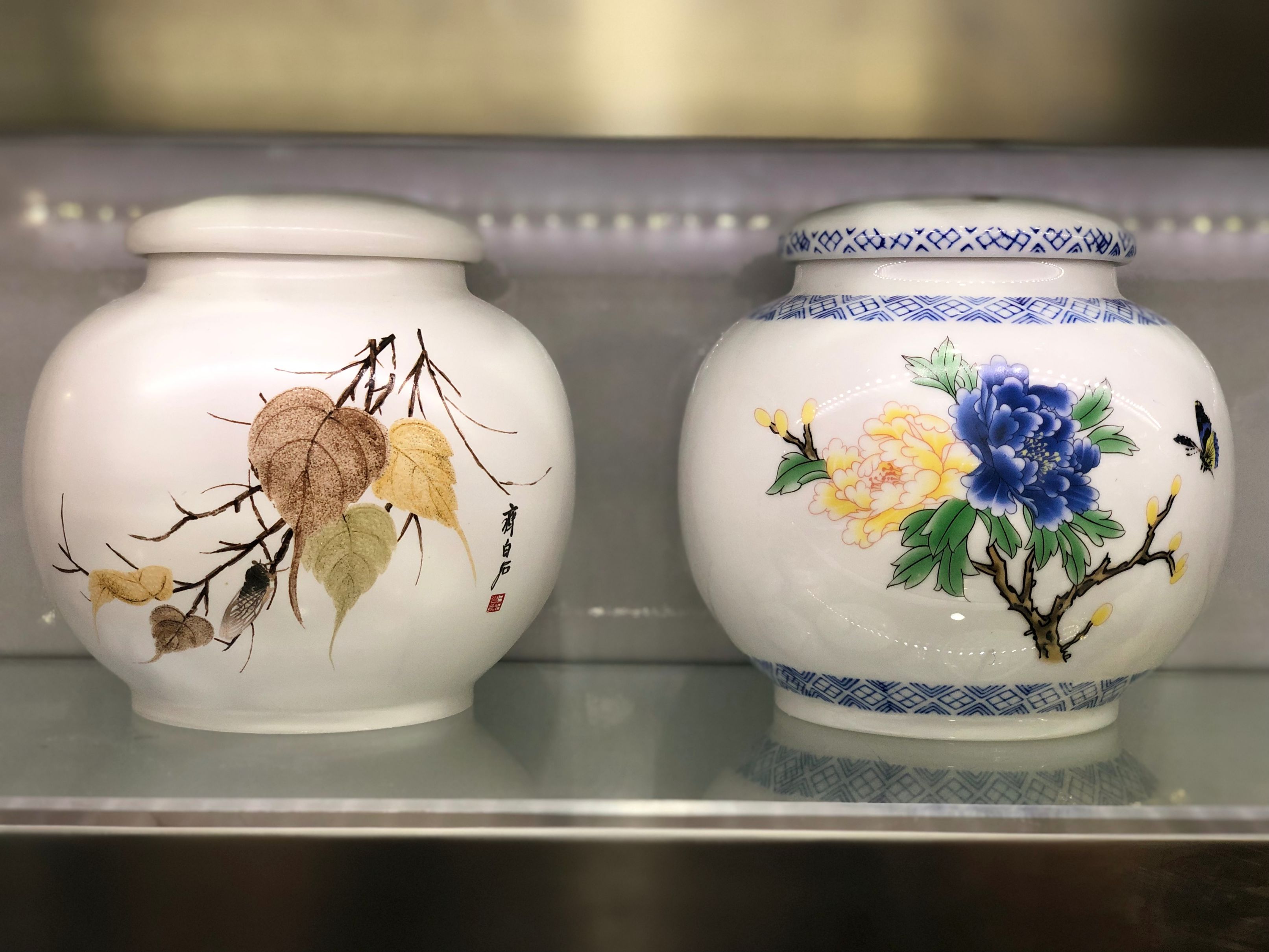 Kunkun Ceramics Large and large-capacity tea canister, retro and elegant style, sealed with lid, household storage canister, white porcelain tea canister, Pu 'er tea hand-painted ceramic tea canister 041 details Picture