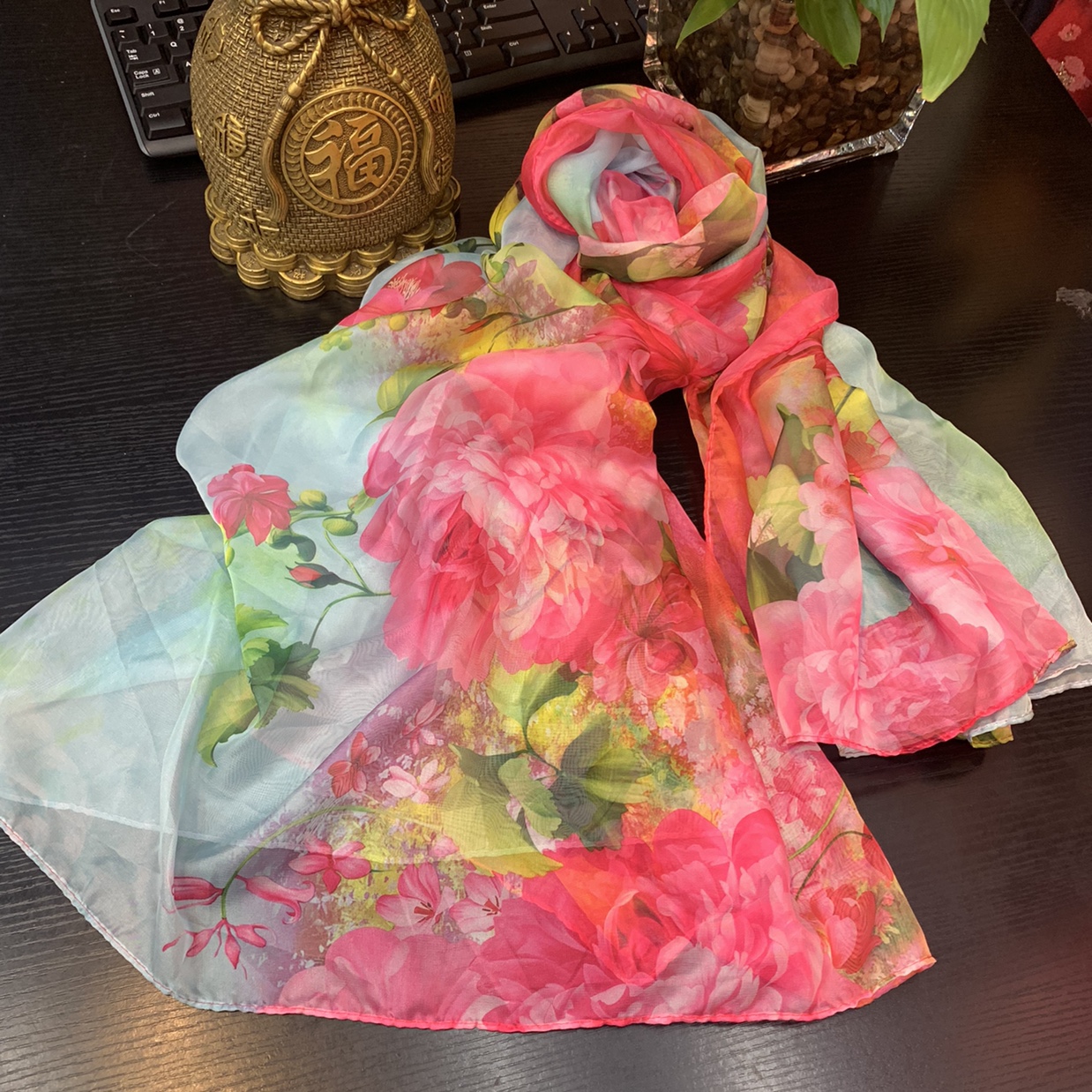 Gold scarf, chiffon print, versatile for beach casual wear, a must-have for travel and photography