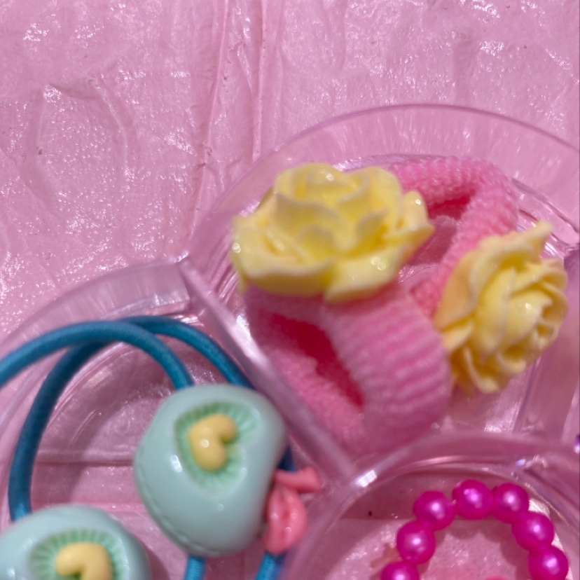 The children's plum blossom box set, ring, rubber band clip and ear clip series are cute, fashionable and warm Specification image