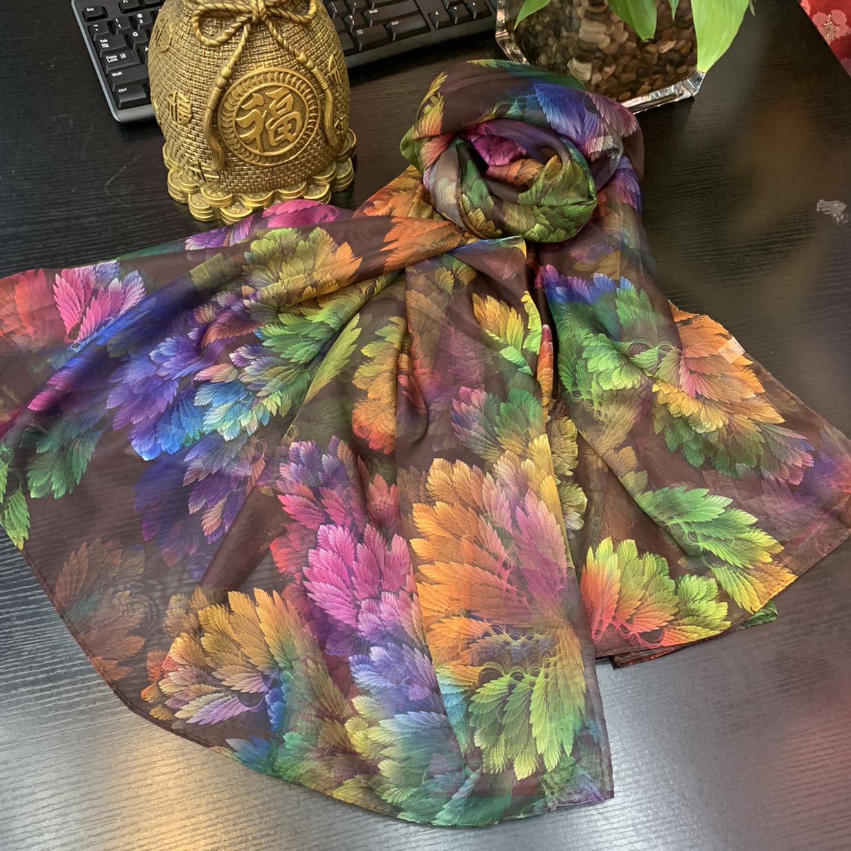 Gold scarf, chiffon print, versatile for beach casual wear, a must-have for travel and photography Item Picture