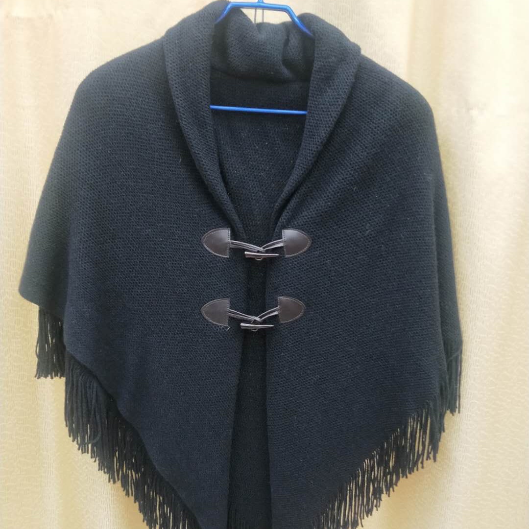 Horn-buttoned shawl