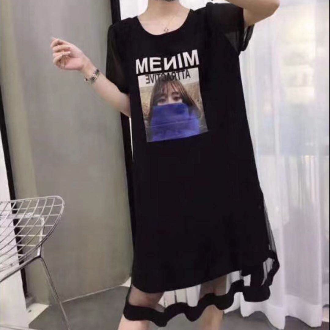 A picture of the beautiful woman's dress in front details Picture