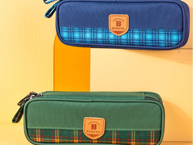 格纹英格兰时尚笔袋 加厚牛津布PU变色徽章拼接文具批发详情图1