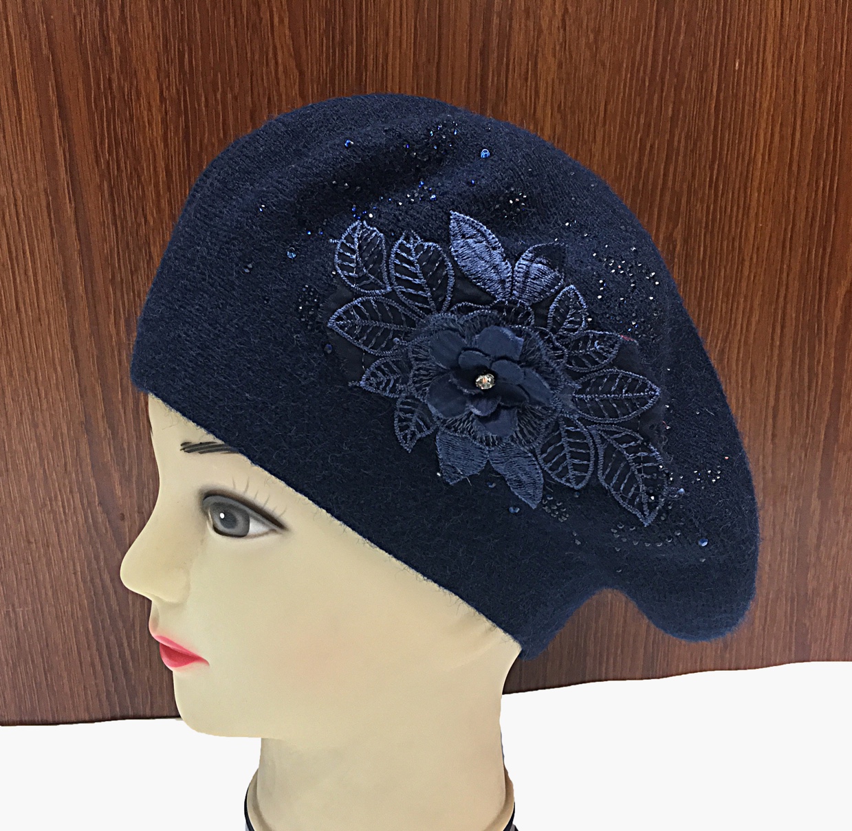 New Year's hot New Year's hand-knitted fashionable beret made of sheepskin, warm, comfortable and versatile professional hat for women in winter