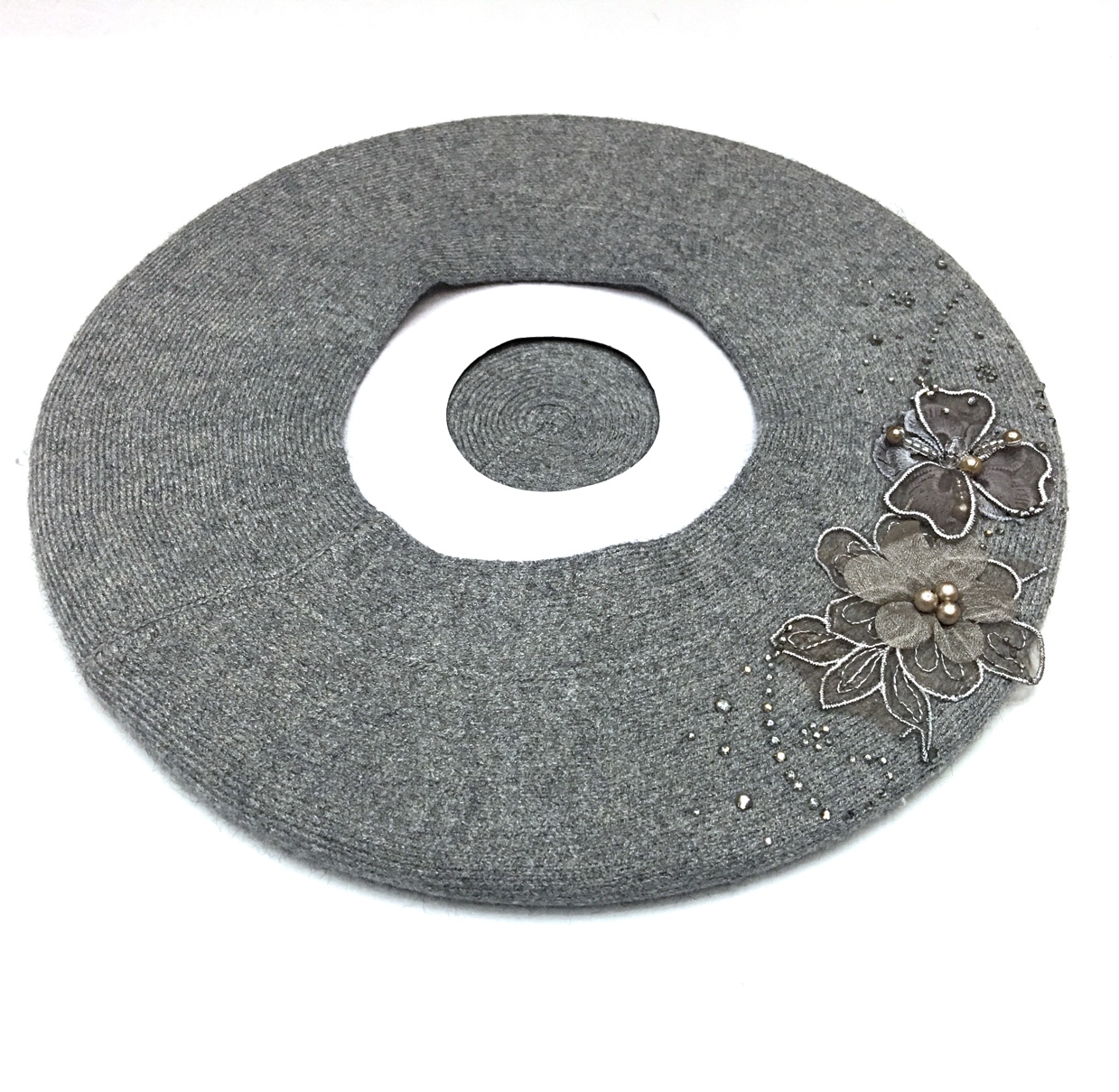 Women's New Year's water diamond two-flower hand-woven cashmere beret fashionable professional hat Item Picture