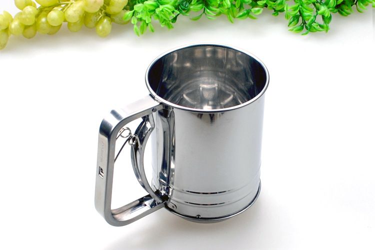 Factory direct sales of medium-sized double-layer flour sieves, stainless steel flour sieves, cups, powder filters and baking tools Specification image