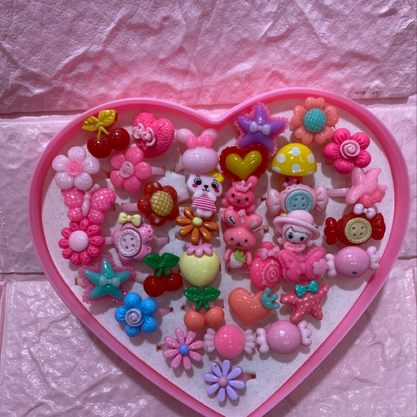 36 solid color rings in a heart box packaging details Picture