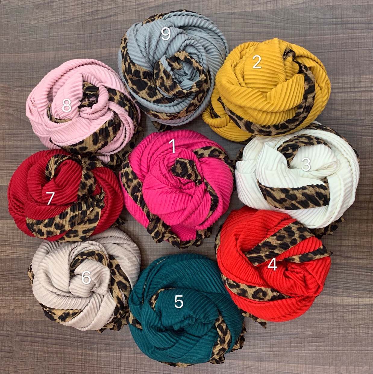 The Golden scarf is a popular faux cashmere fringed, fashionable and versatile two-in-one scarf details Picture